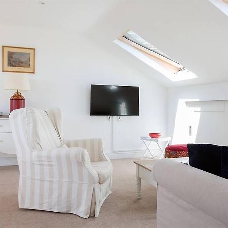 Spacious 3 Bedroom Flat With Terrace Londra Esterno foto