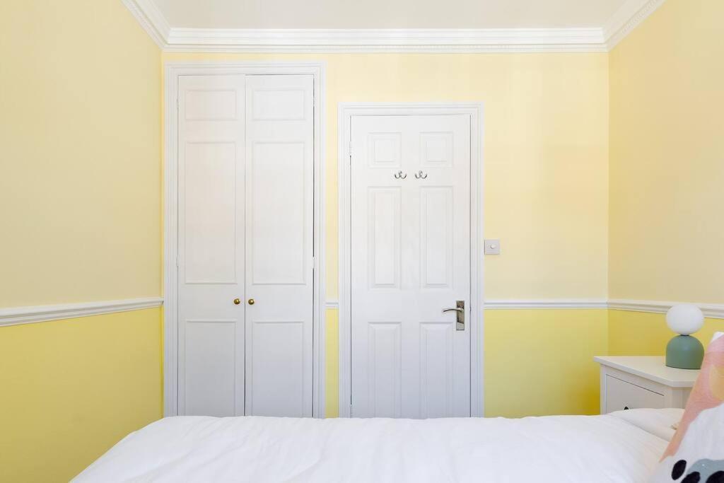 Spacious 3 Bedroom Flat With Terrace Londra Esterno foto