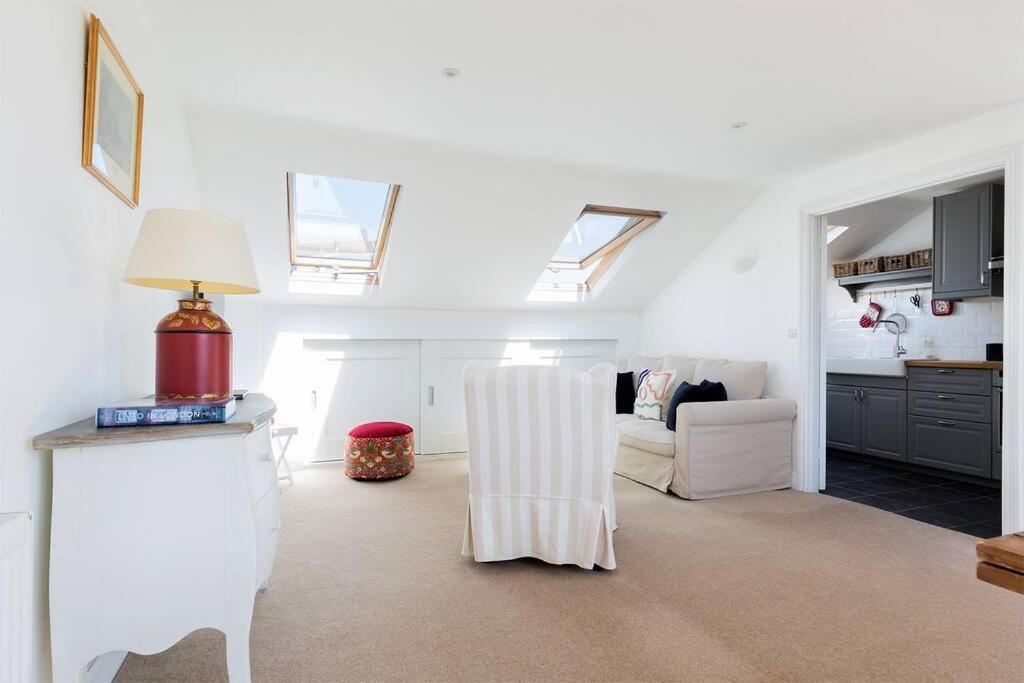 Spacious 3 Bedroom Flat With Terrace Londra Esterno foto