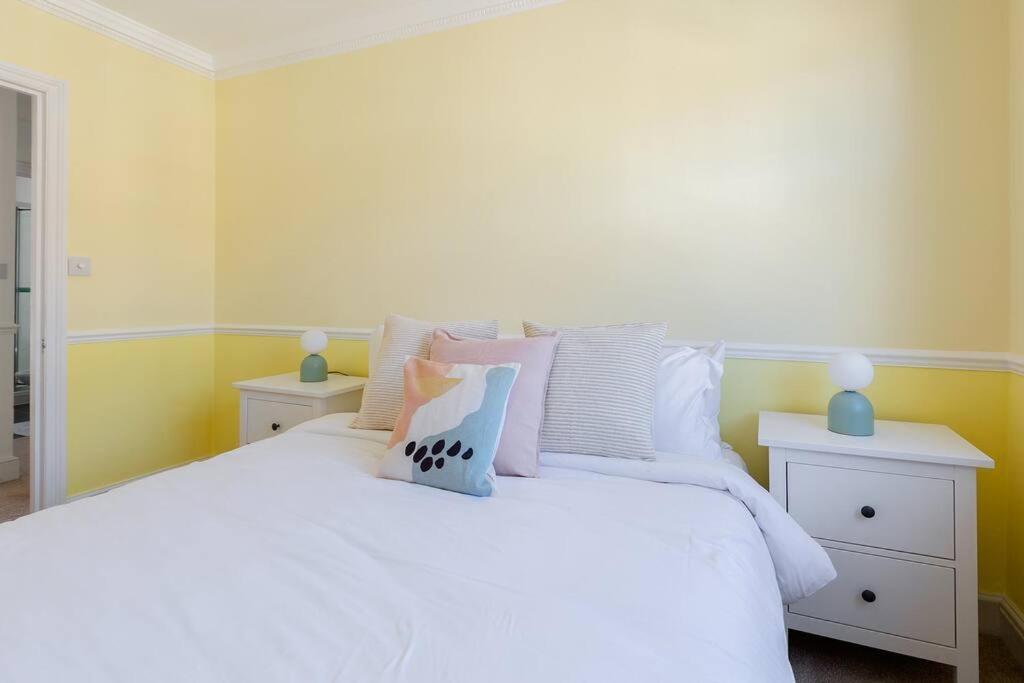 Spacious 3 Bedroom Flat With Terrace Londra Esterno foto