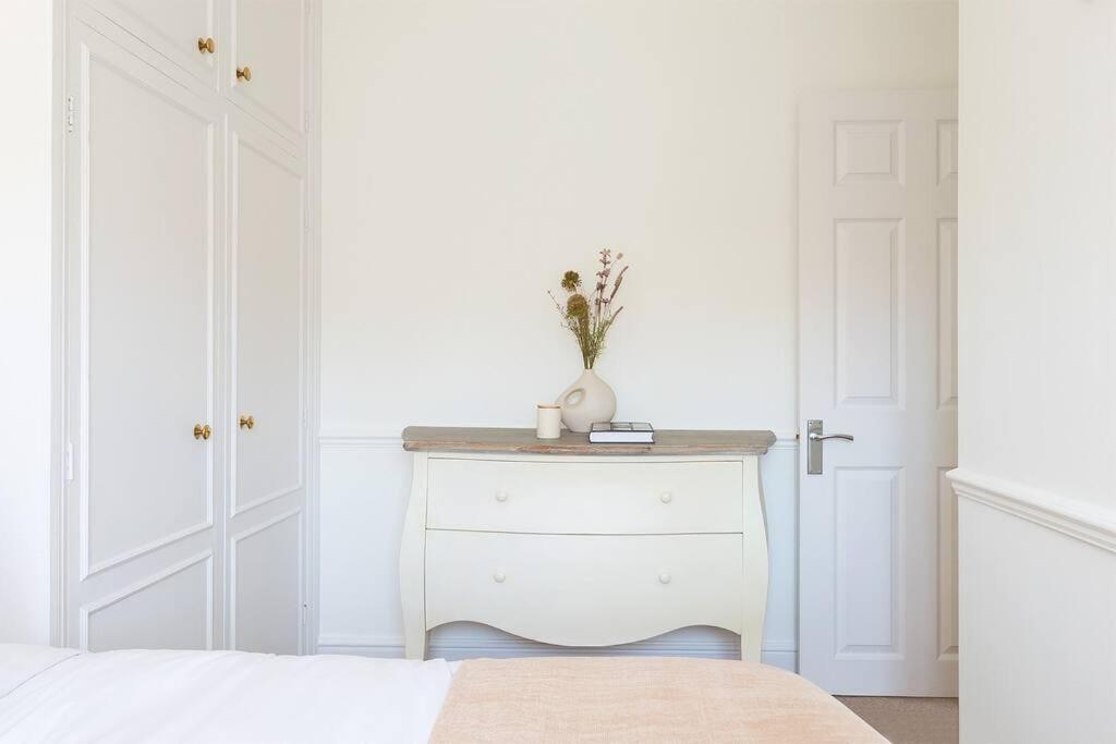 Spacious 3 Bedroom Flat With Terrace Londra Esterno foto