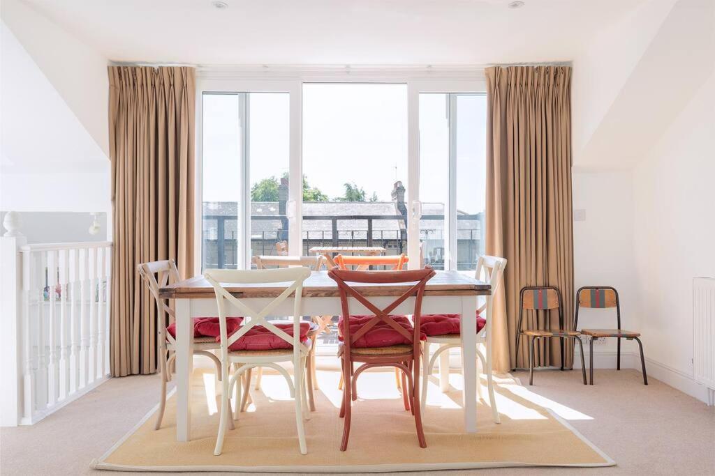 Spacious 3 Bedroom Flat With Terrace Londra Esterno foto