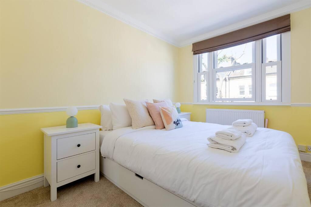 Spacious 3 Bedroom Flat With Terrace Londra Esterno foto