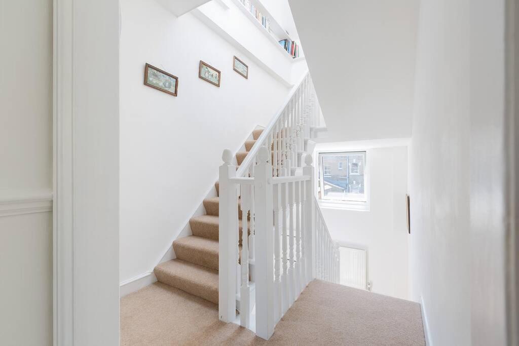 Spacious 3 Bedroom Flat With Terrace Londra Esterno foto